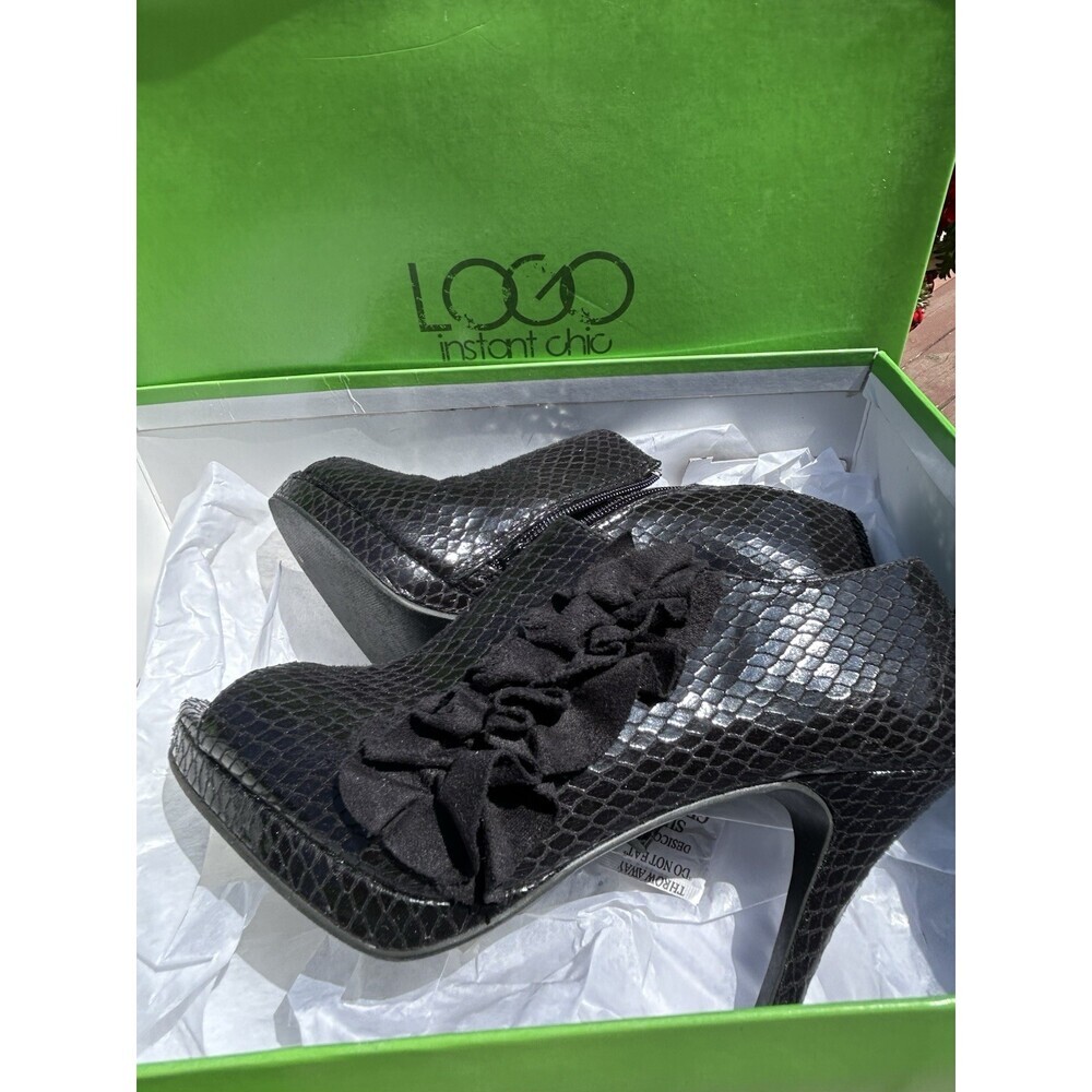 Designer Shoe size 6 1/2 M New In Box